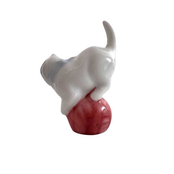 Vintage Hand painted Herend Mini Playful Cat on a Ball of Yarn Hungary - Picture 2 of 3